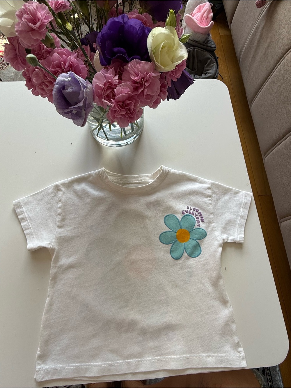 Zara White T-Shirt with Mint Flower and Yellow Center